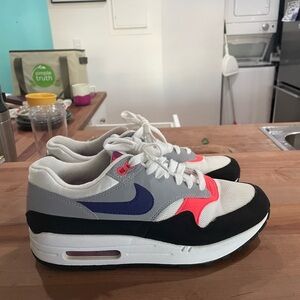 Nike Air Women’s tennis shoes- purple and orange accents